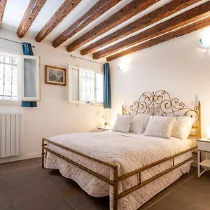 San Giacomo Pied-a-terre House By Wonderful Italy , Venice Italy
