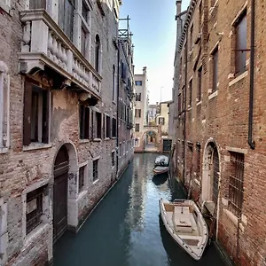 Canal View In Rialto By Wonderful Italy , Venice Italy